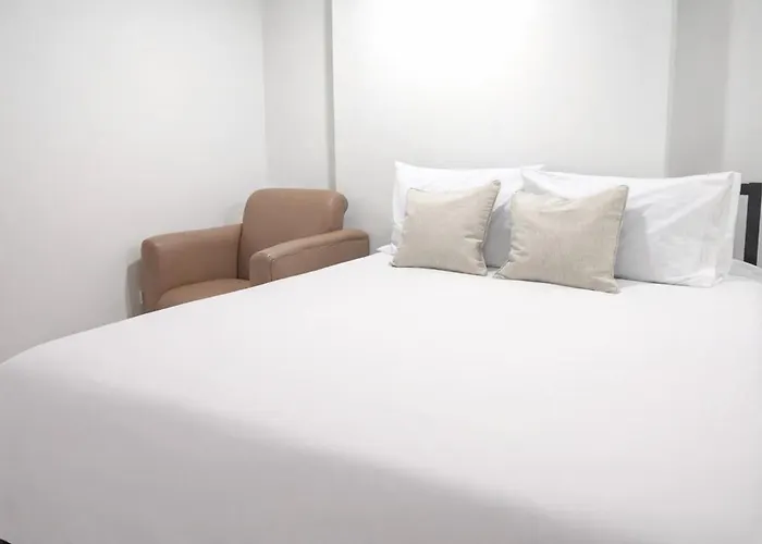 Big 3 Bedroom In Makati Cbd With Parking Apartment