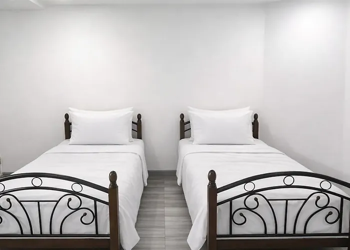 Big 3 Bedroom In Makati Cbd With Parking * Manila