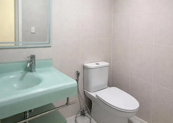 Apartment Big 3 Bedroom In Makati Cbd With Parking
