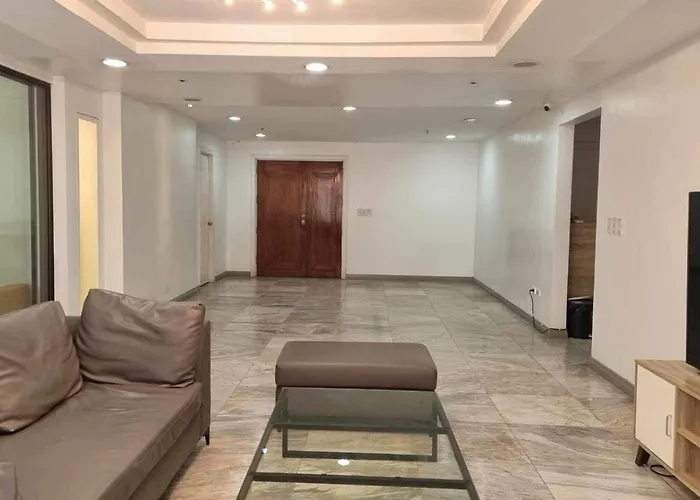 Big 3 Bedroom In Makati Cbd With Parking Apartment *